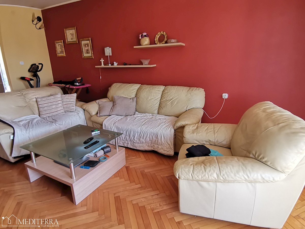 Prostoren apartma s pogledom na morje, odlična lokacija, Novigrad, Istra