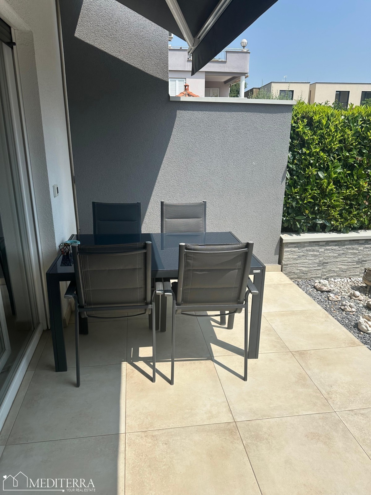 Hiša na odlični lokaciji s pogledom na morje in dvema spalnicama, Novigrad, Istra