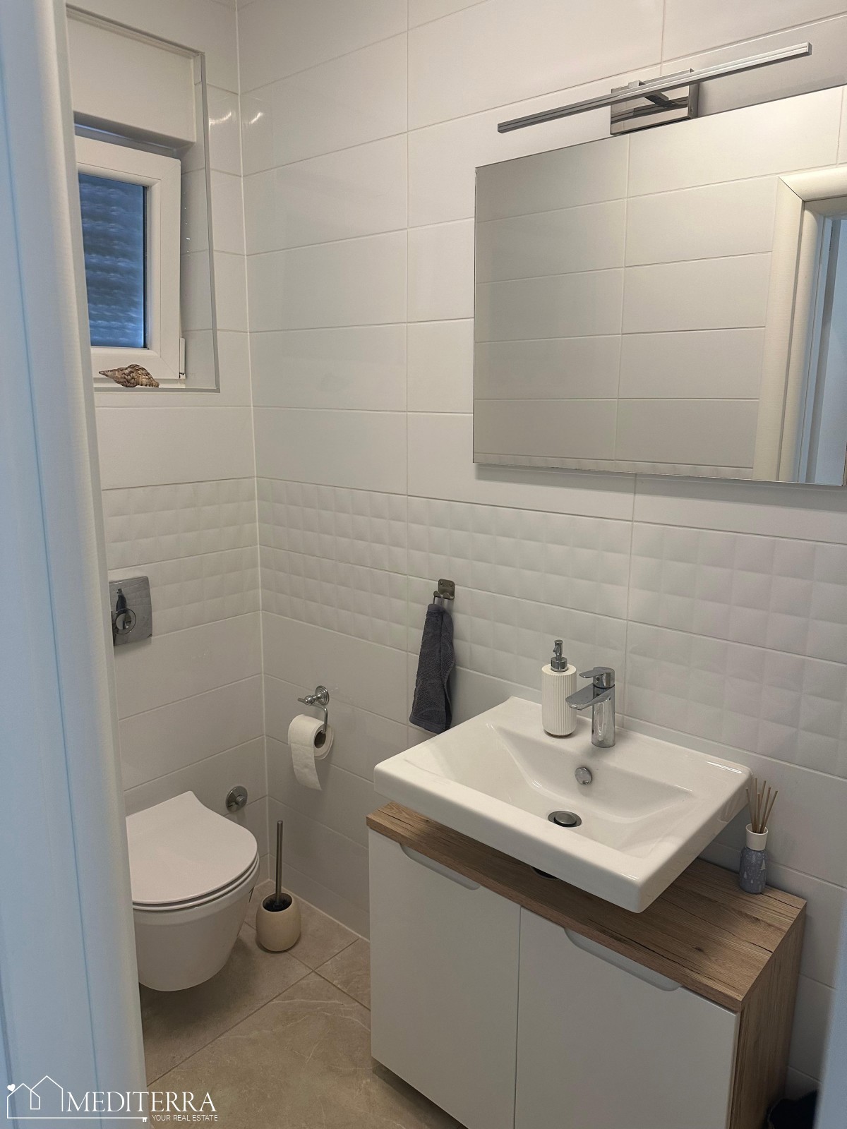 Hiša na odlični lokaciji s pogledom na morje in dvema spalnicama, Novigrad, Istra