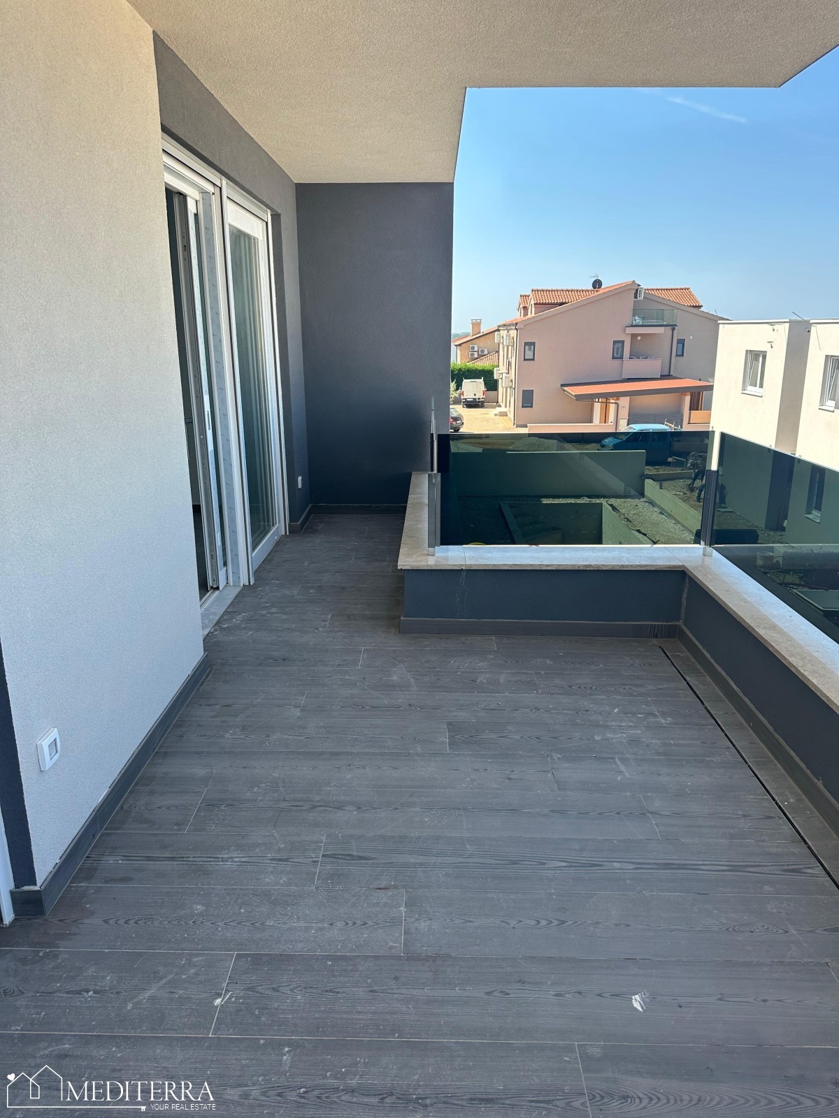 Apartma s strešno teraso in pogledom na morje, Vabriga, Istra