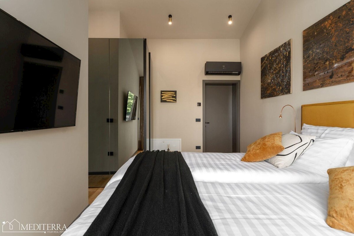 Vila obdana z vinogradi, blizu centra Novigrada, Istra