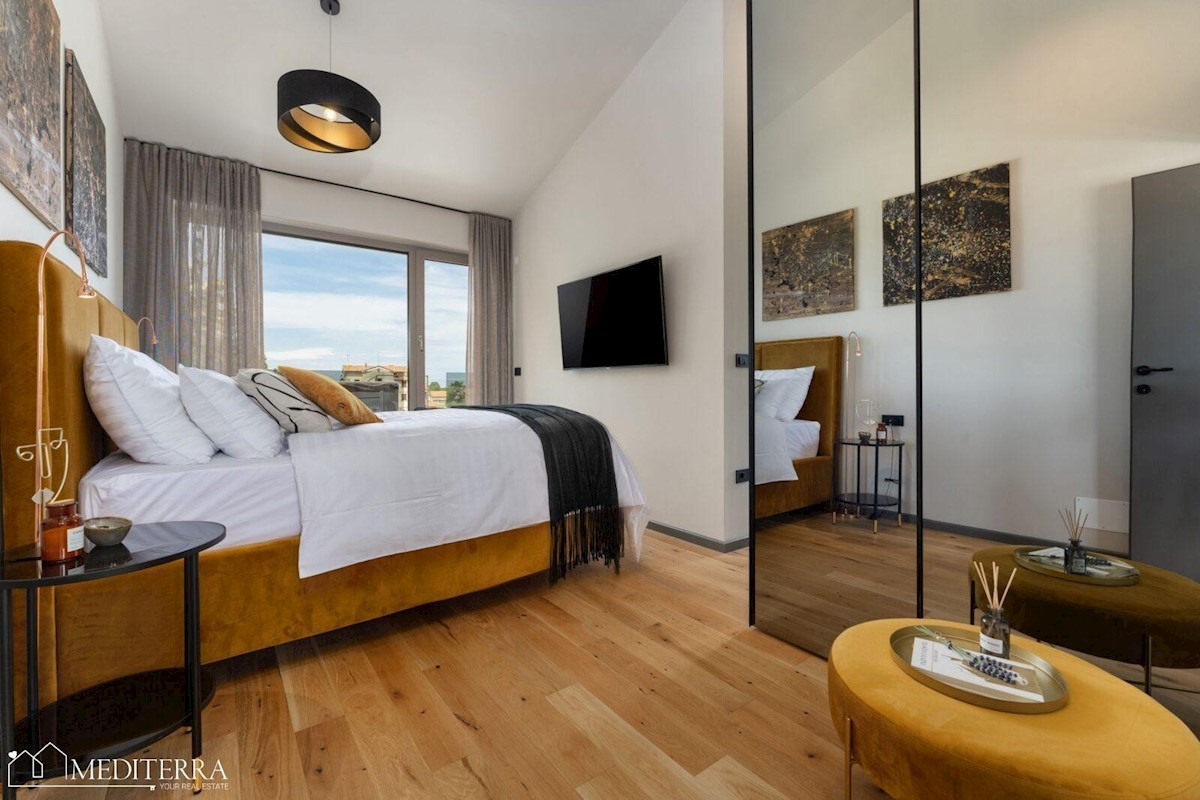 Vila obdana z vinogradi, blizu centra Novigrada, Istra