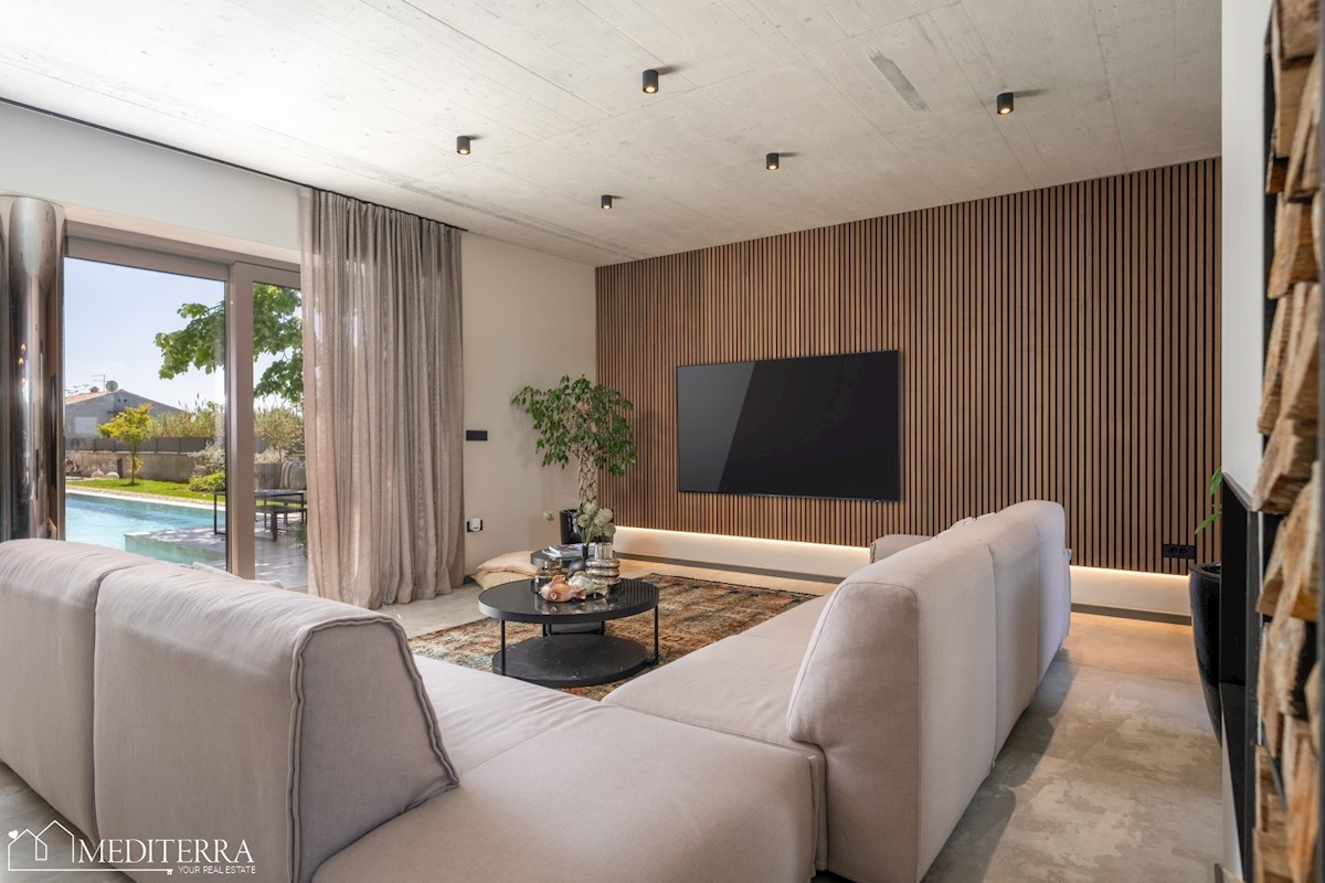 Vila obdana z vinogradi, blizu centra Novigrada, Istra