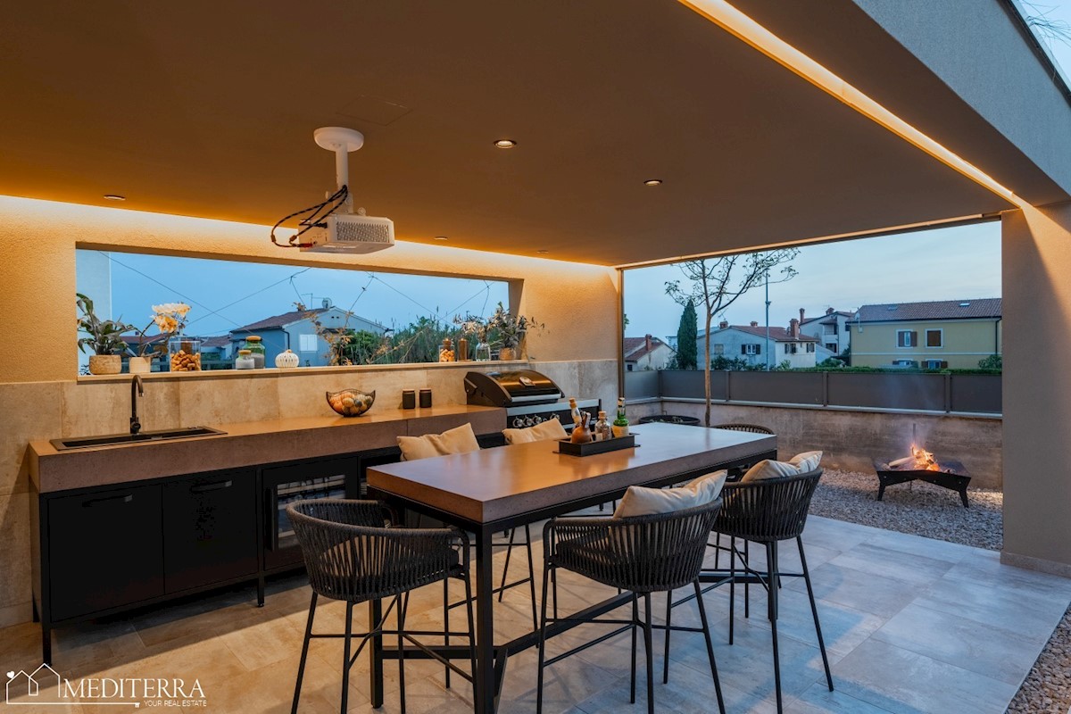 Vila obdana z vinogradi, blizu centra Novigrada, Istra