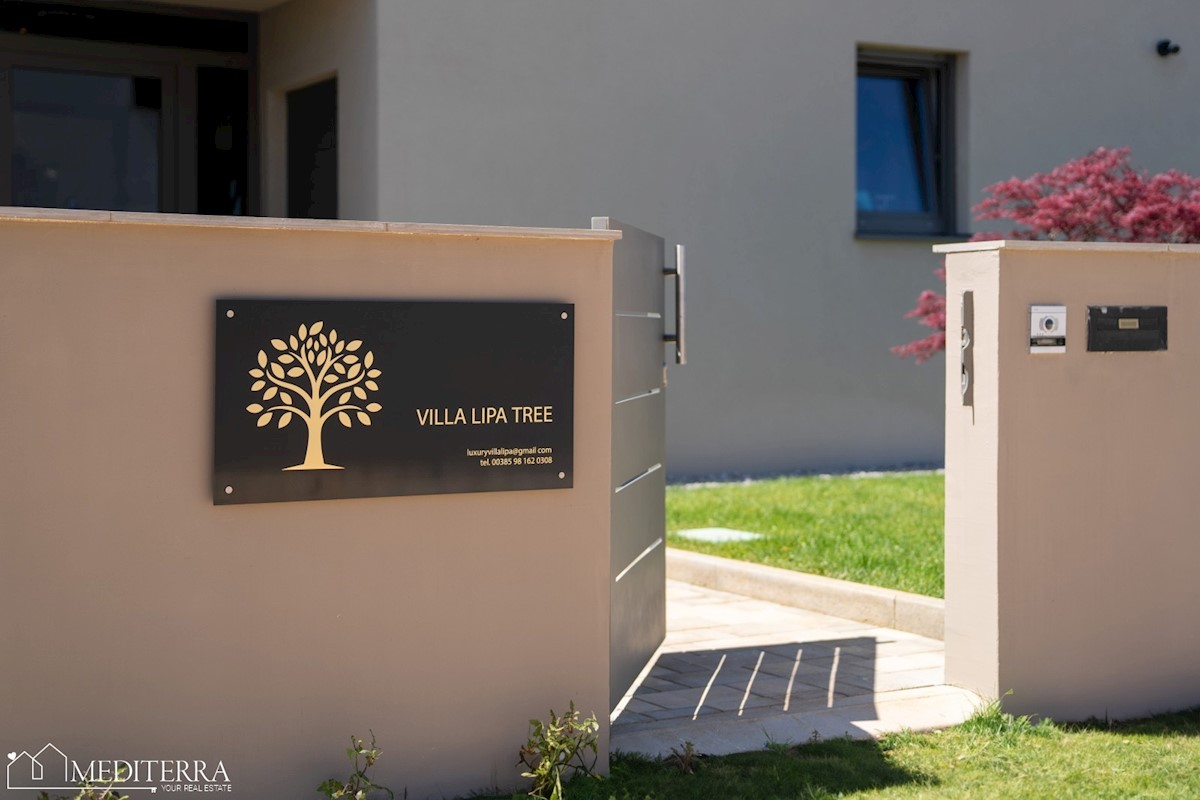 Vila obdana z vinogradi, blizu centra Novigrada, Istra