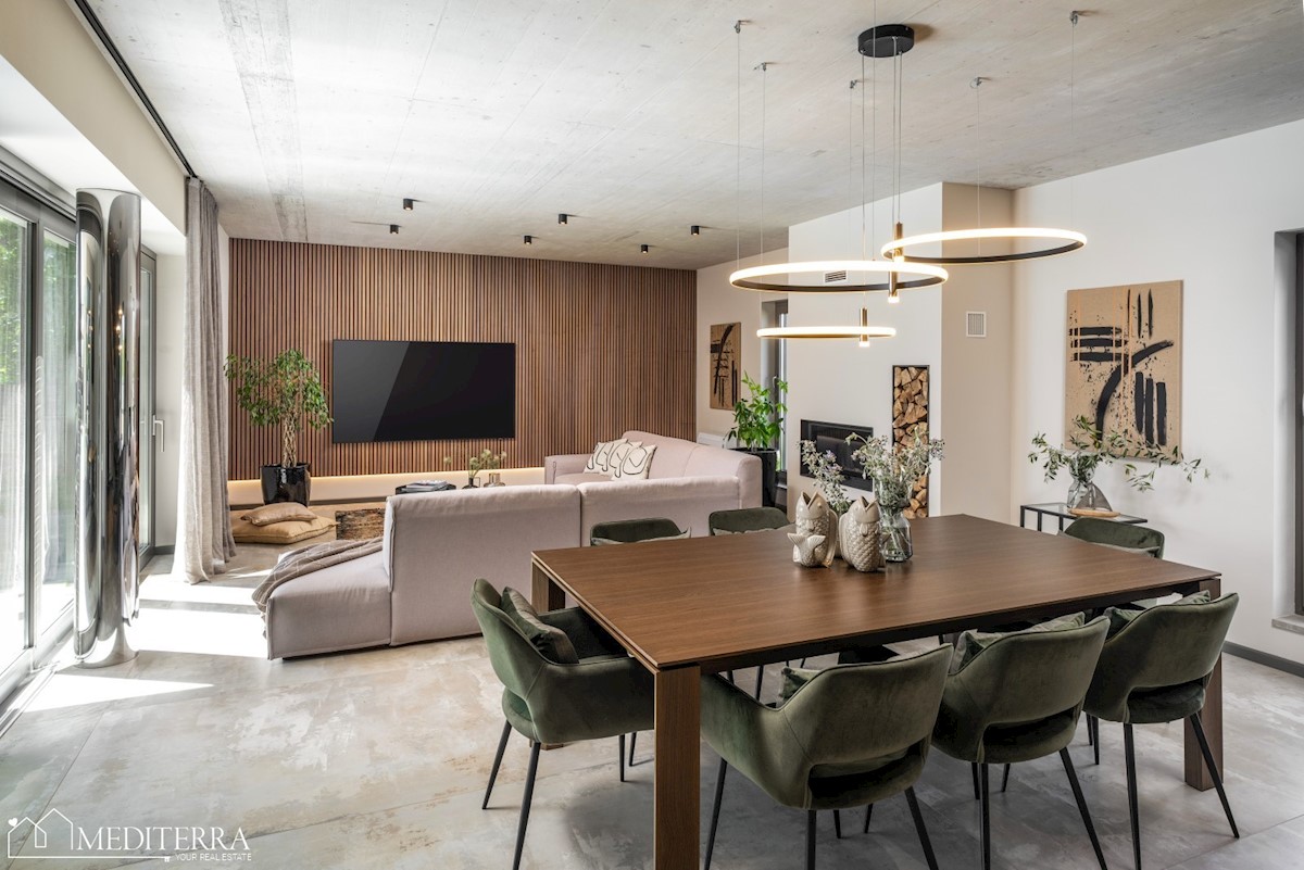 Vila obdana z vinogradi, blizu centra Novigrada, Istra