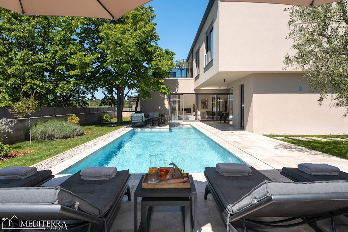 Vila obdana z vinogradi, blizu centra Novigrada, Istra