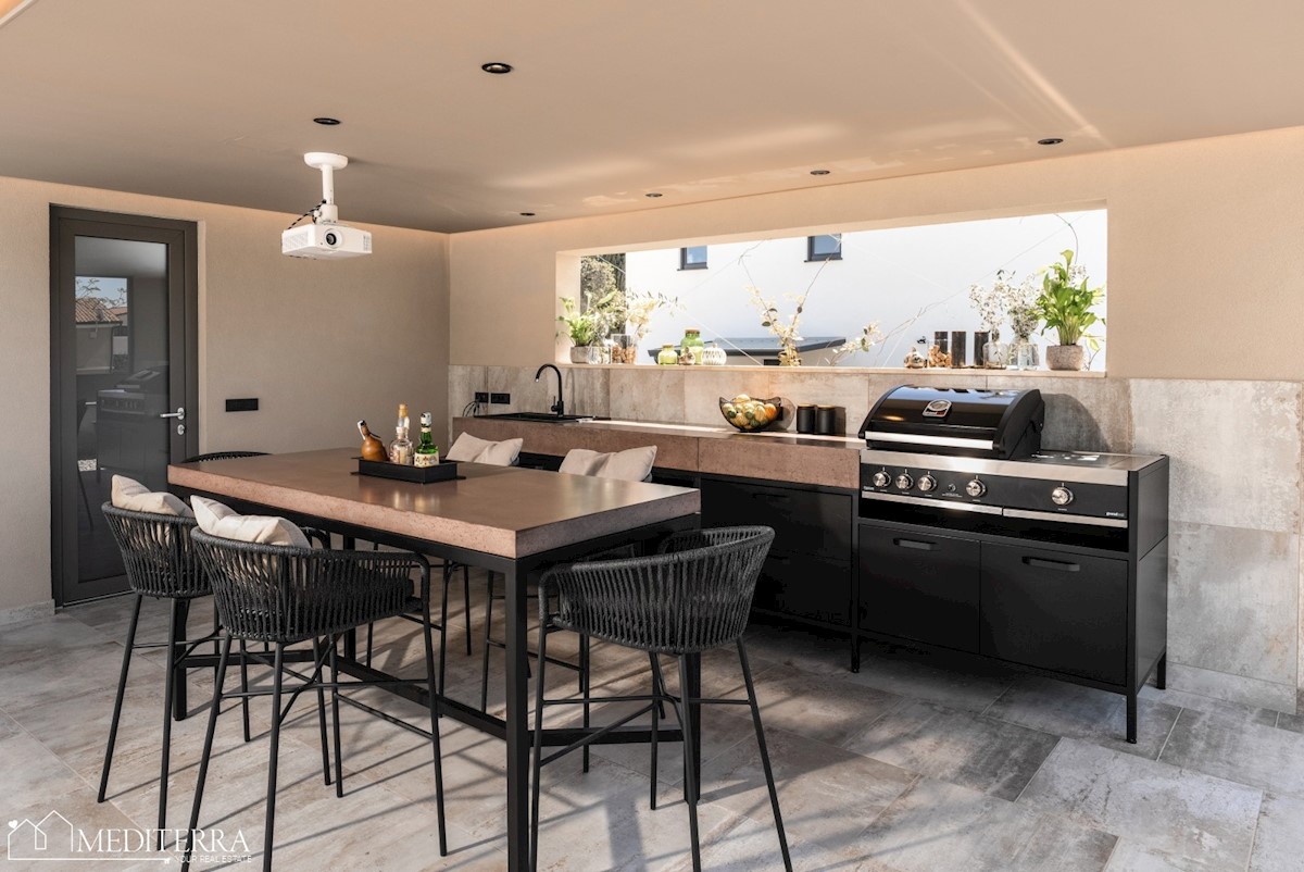 Vila obdana z vinogradi, blizu centra Novigrada, Istra