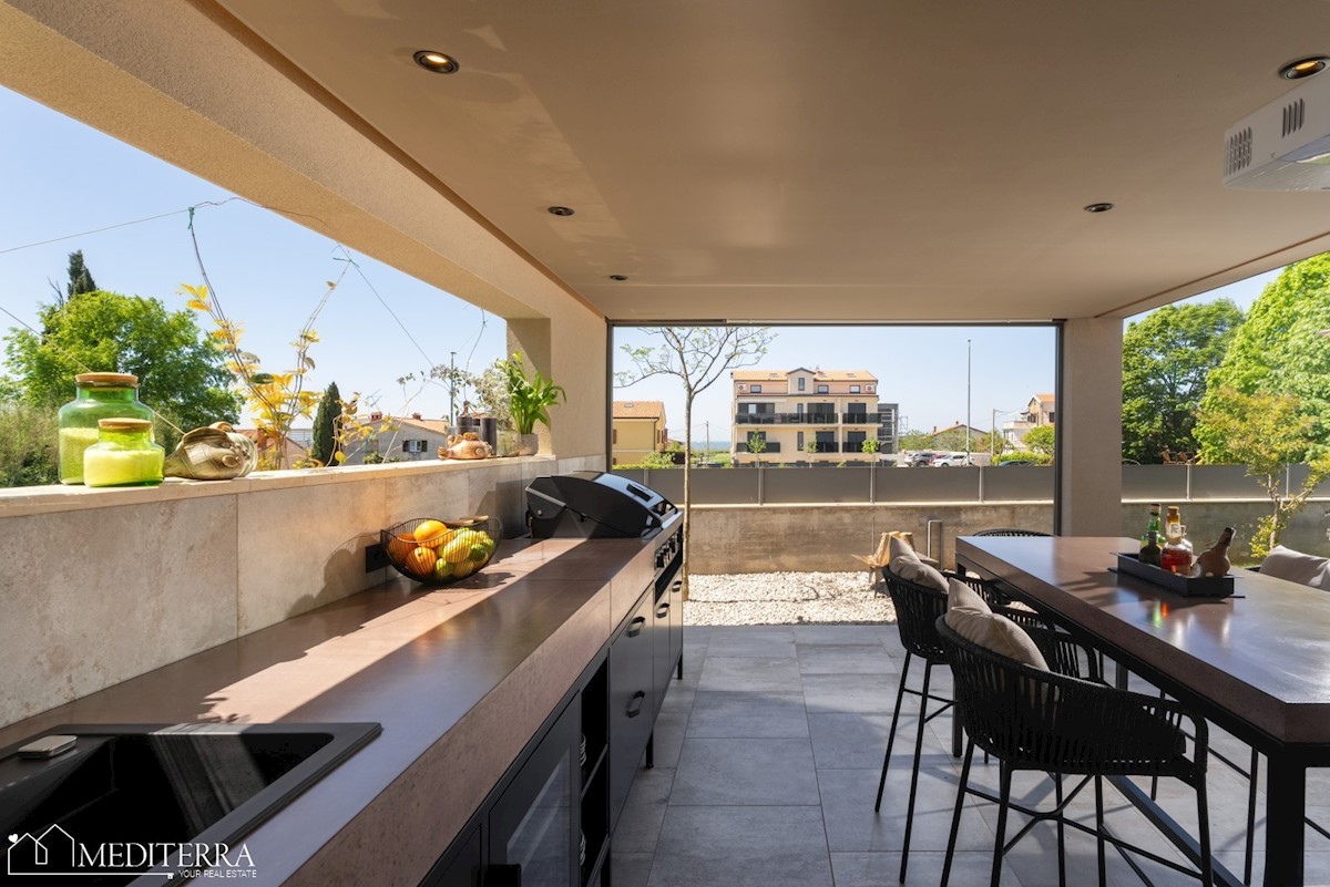 Vila obdana z vinogradi, blizu centra Novigrada, Istra