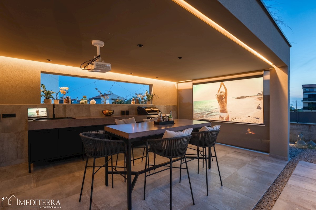 Vila obdana z vinogradi, blizu centra Novigrada, Istra