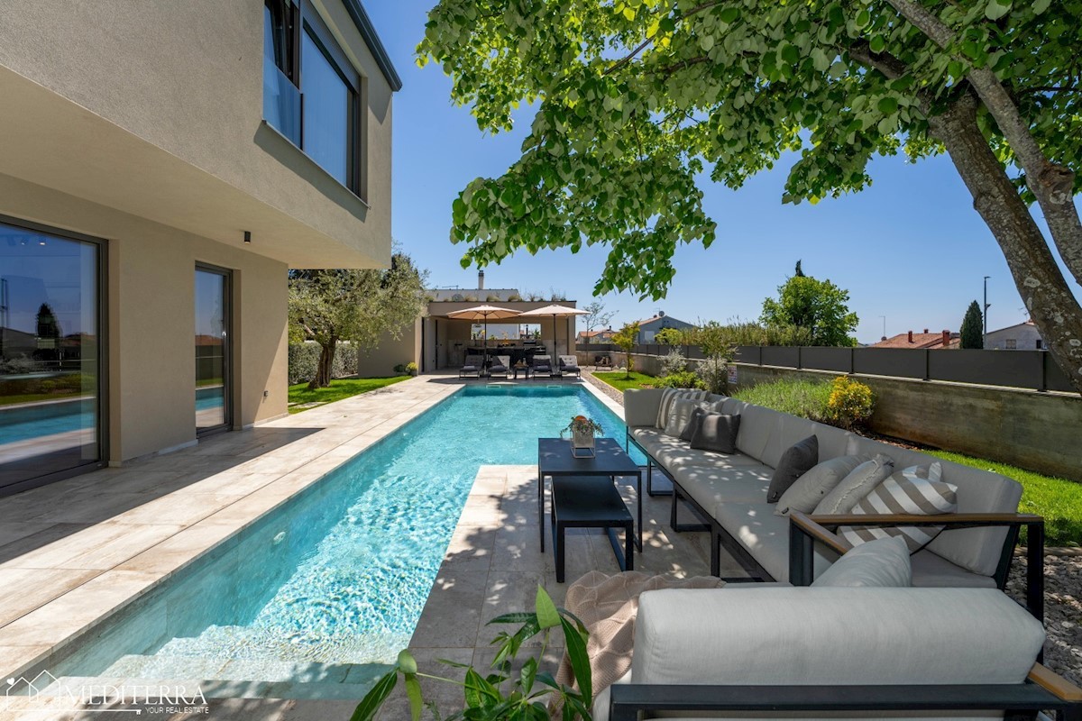 Vila obdana z vinogradi, blizu centra Novigrada, Istra