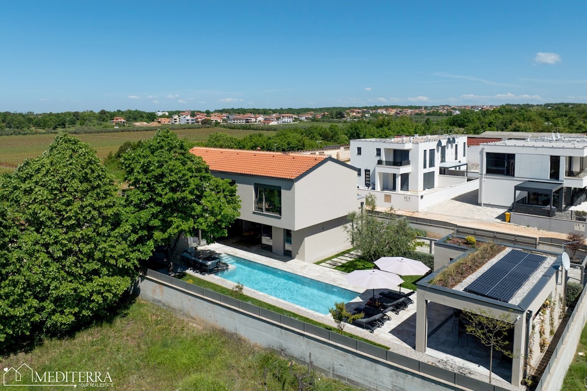 Vila obdana z vinogradi, blizu centra Novigrada, Istra