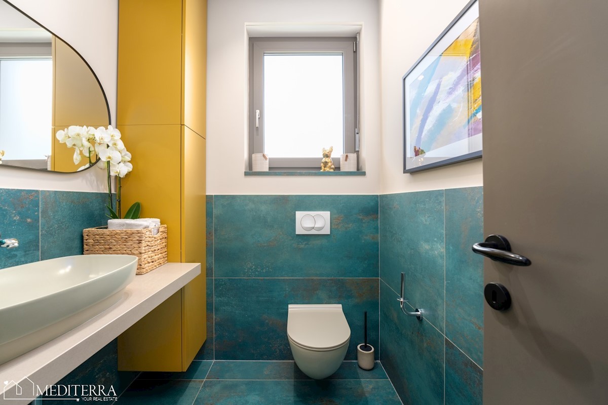 Vila obdana z vinogradi, blizu centra Novigrada, Istra