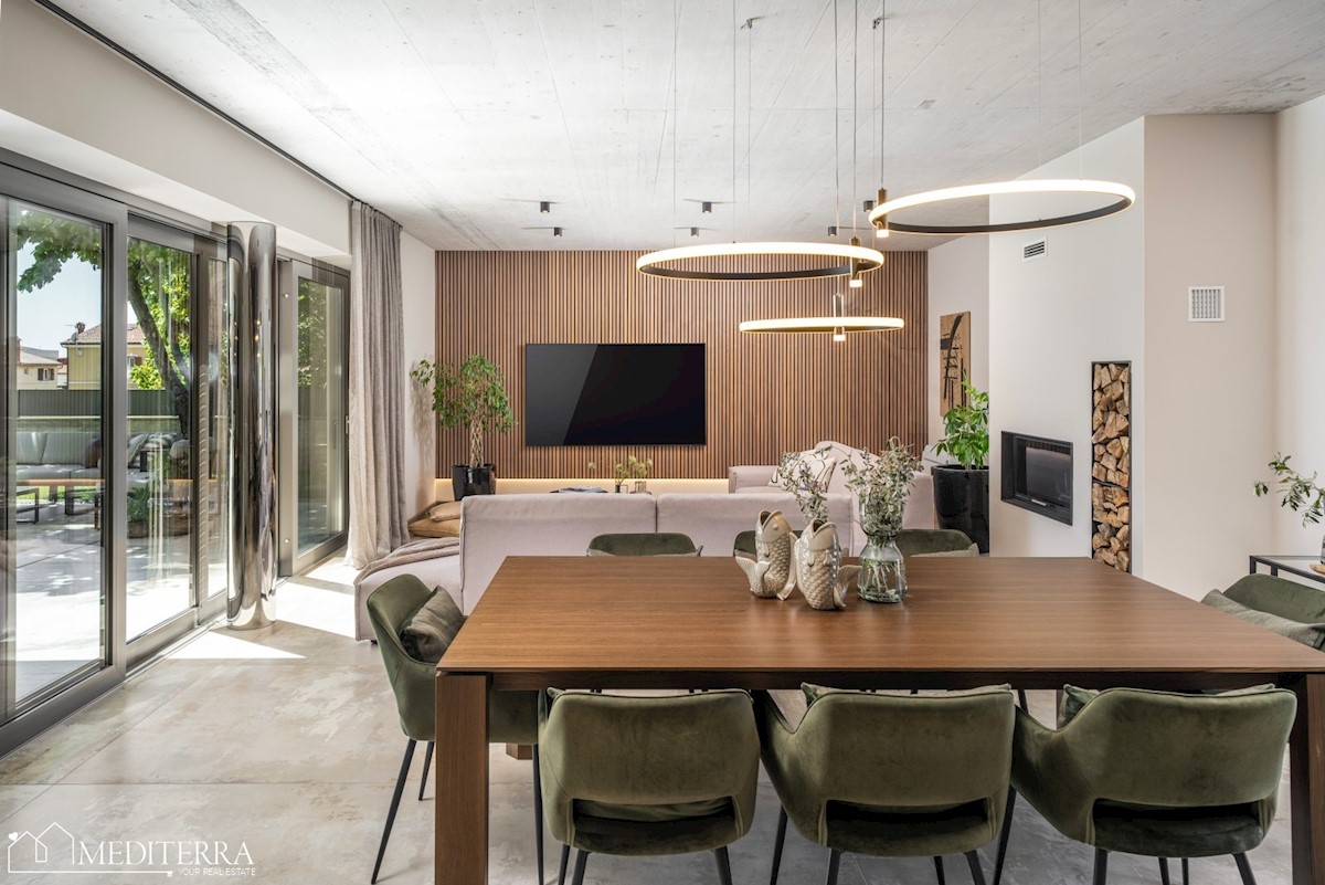 Vila obdana z vinogradi, blizu centra Novigrada, Istra