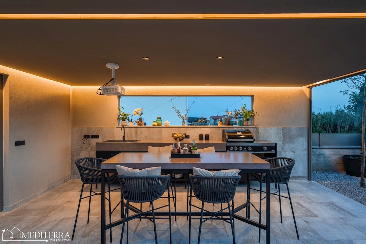 Vila obdana z vinogradi, blizu centra Novigrada, Istra