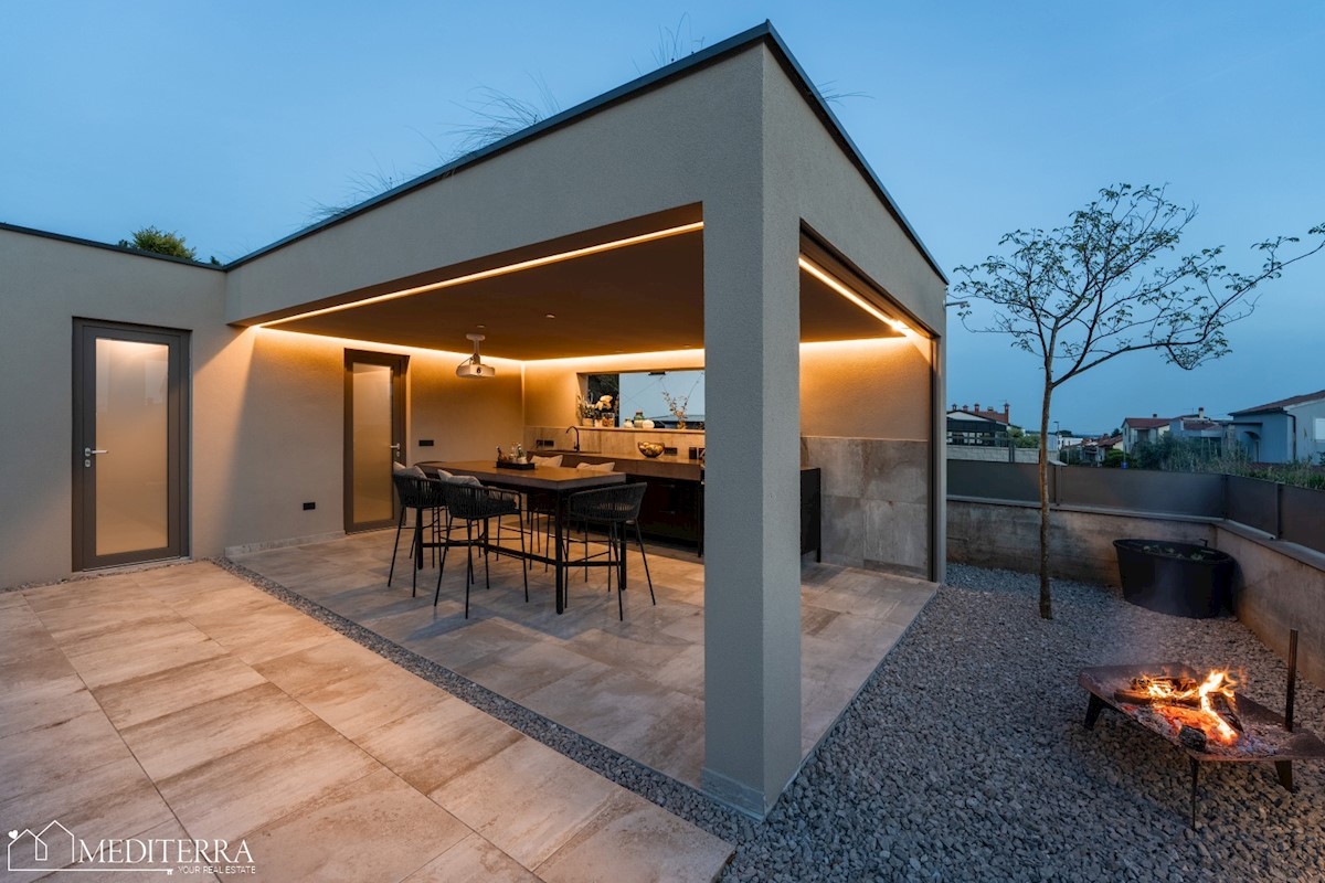 Vila obdana z vinogradi, blizu centra Novigrada, Istra