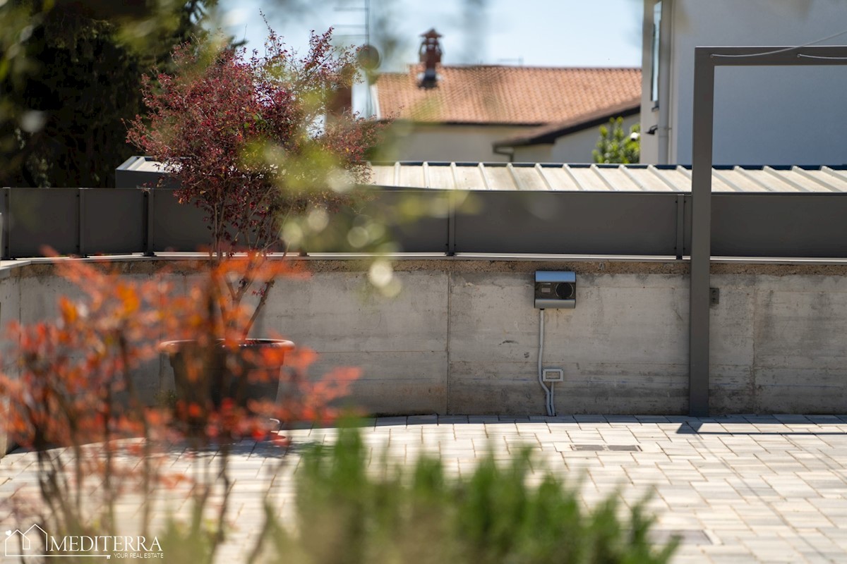 Vila obdana z vinogradi, blizu centra Novigrada, Istra