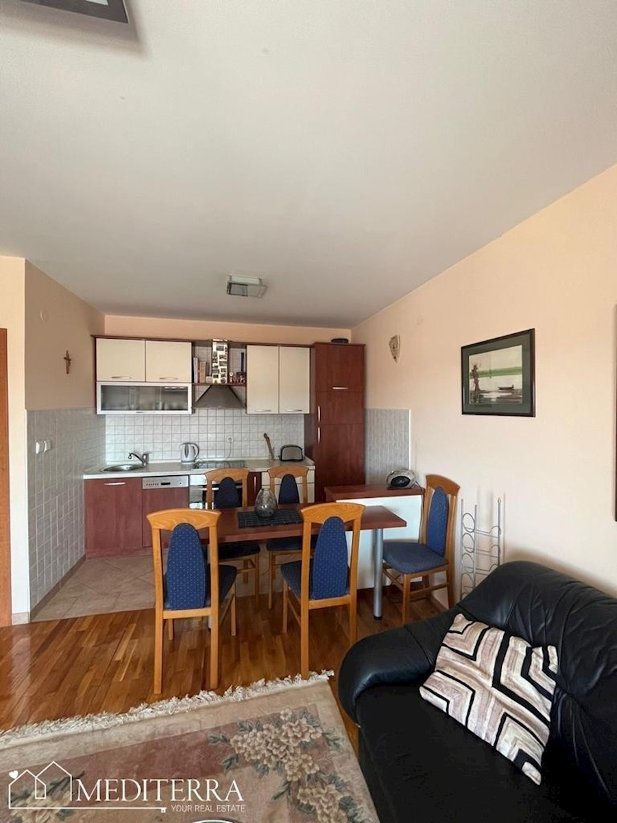 Apartma s pogledom na morje, 500 m od plaže, Novigrad