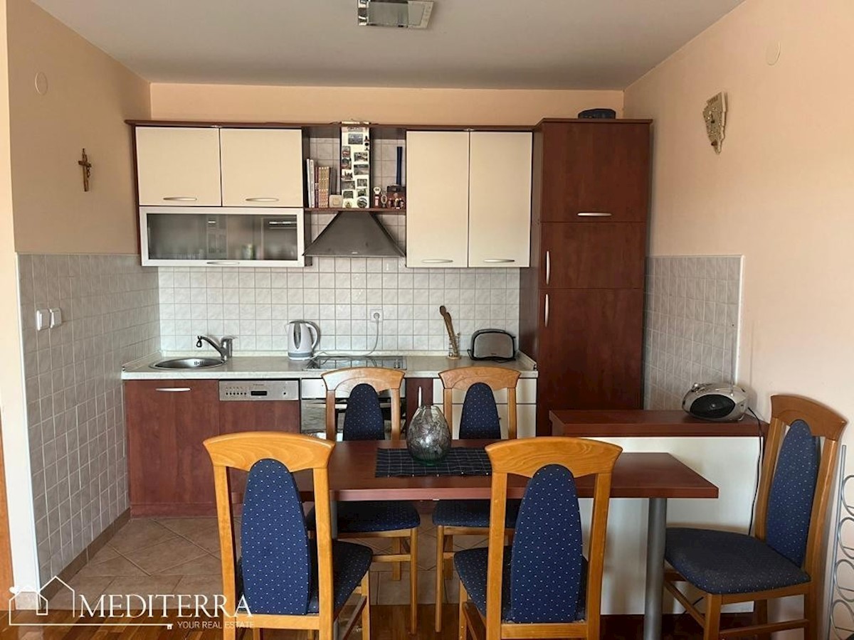 Apartma s pogledom na morje, 500 m od plaže, Novigrad