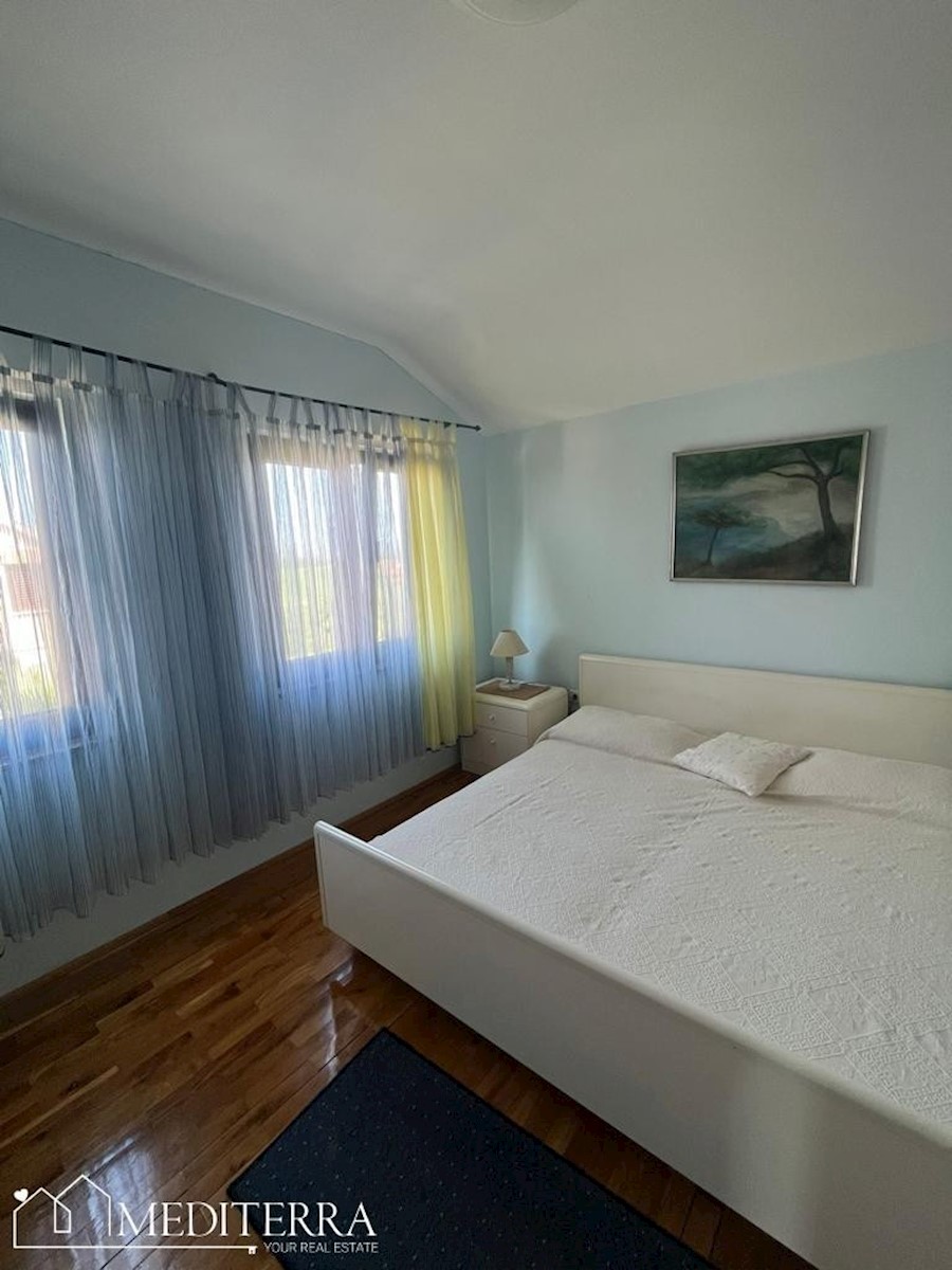 Apartma s pogledom na morje, 500 m od plaže, Novigrad