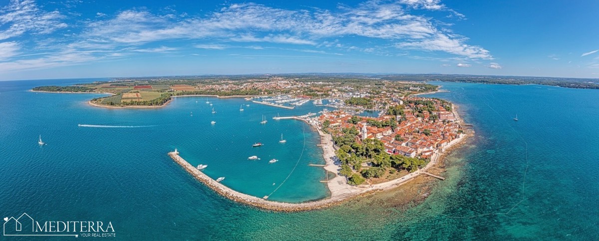 NAPRODAJ ATRAKTIVNO ZAZIDLJIVO  ZEMLJIŠČE – NOVIGRAD