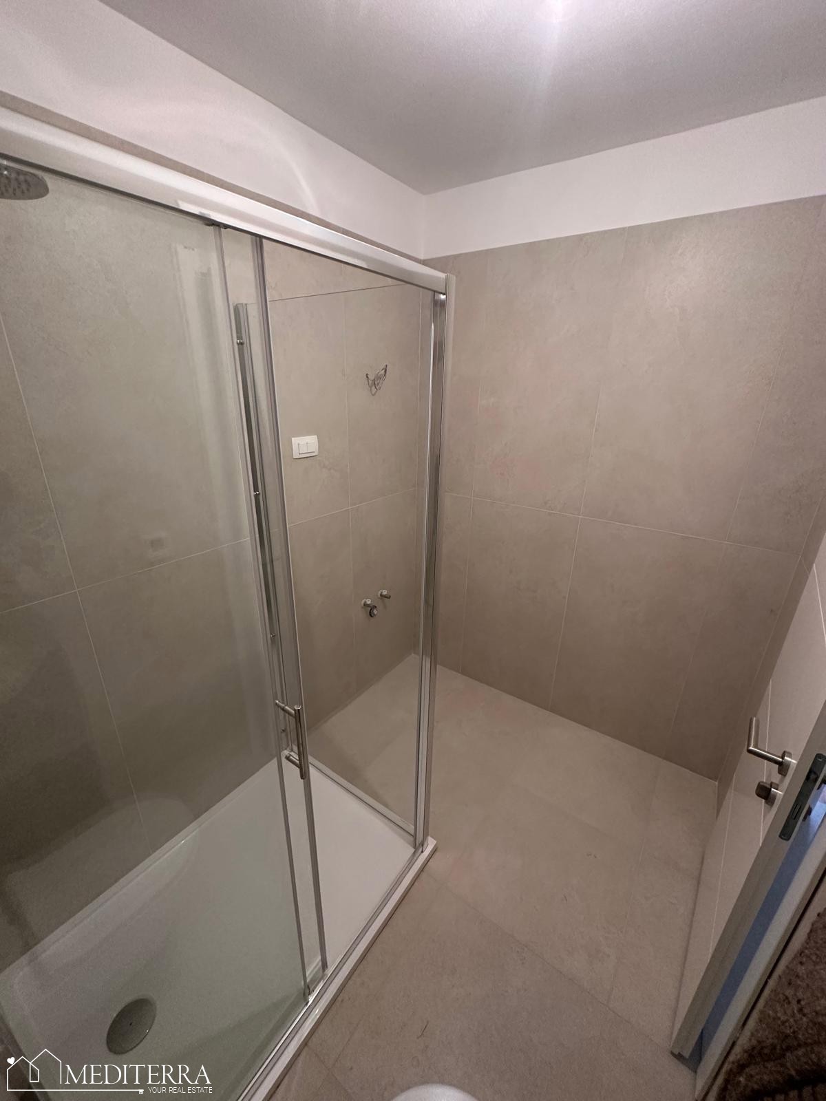 Apartma v drugem nadstropju novogradnje, 500 m od morja, Vabriga, Istra