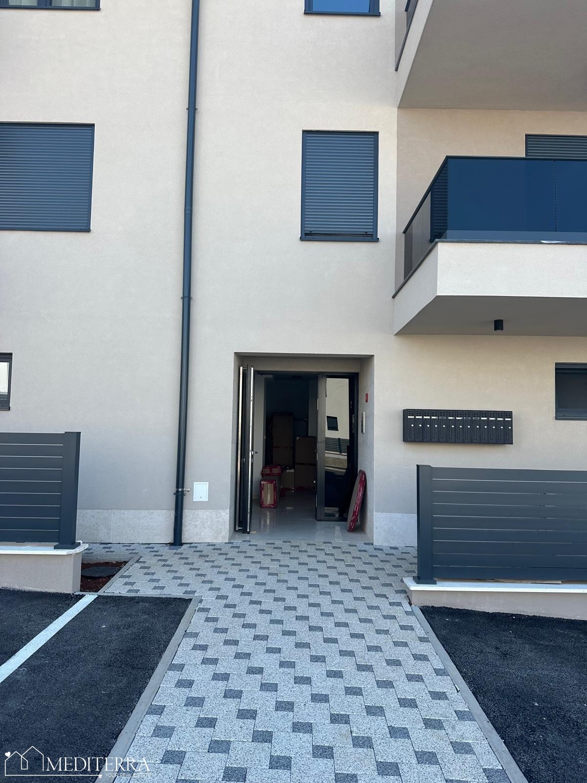 Apartma v drugem nadstropju novogradnje, 800 m od morja, Vabriga, Istra