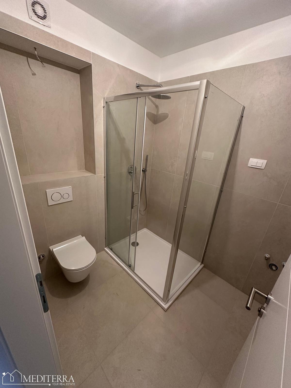 Apartma v drugem nadstropju novogradnje, 500 m od morja, Vabriga, Istra