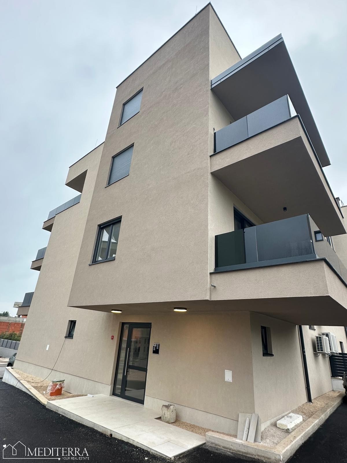 Apartma v drugem nadstropju novogradnje, 500 m od morja, Vabriga, Istra