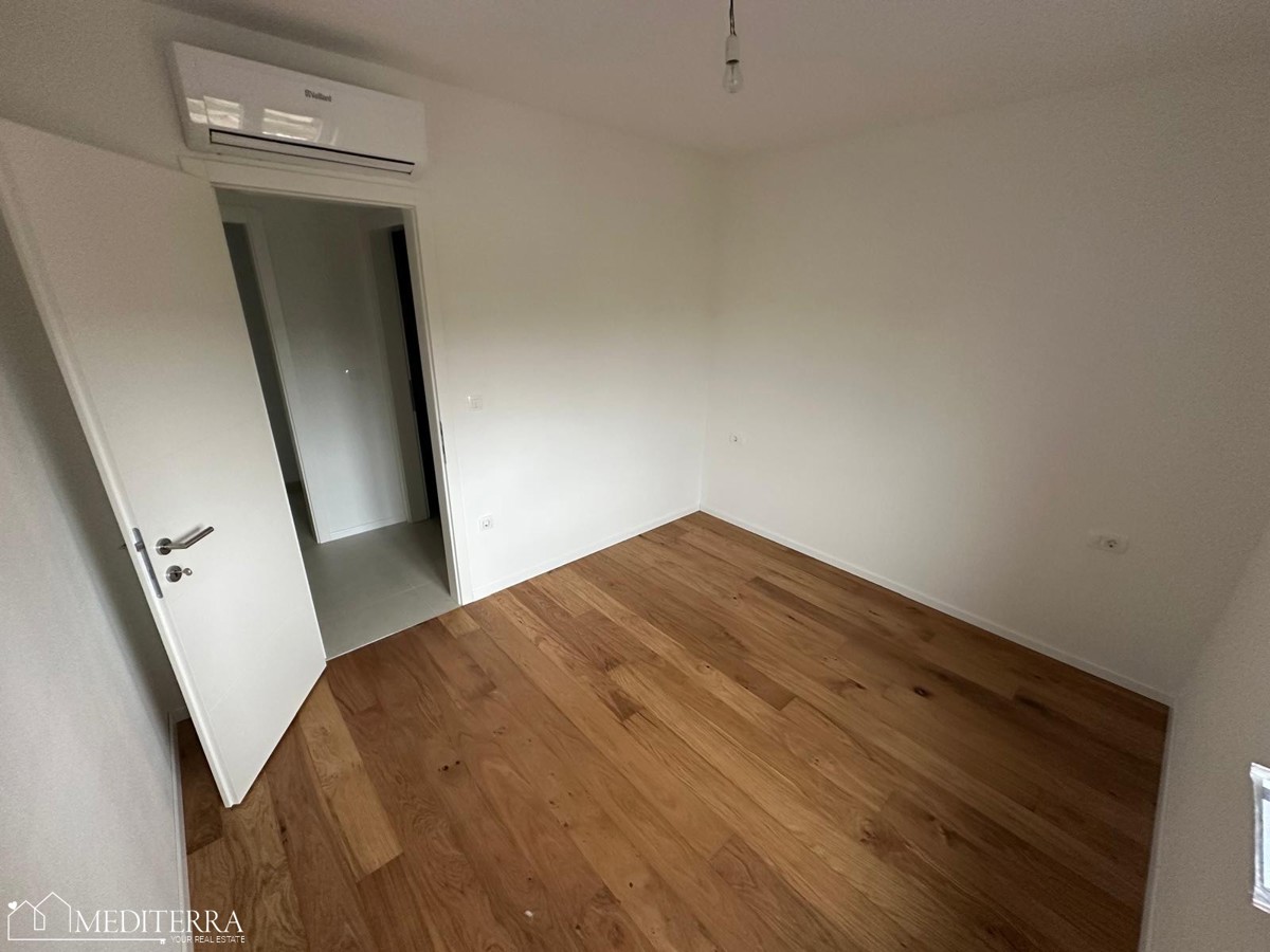 Apartma v drugem nadstropju novogradnje, 500 m od morja, Vabriga, Istra