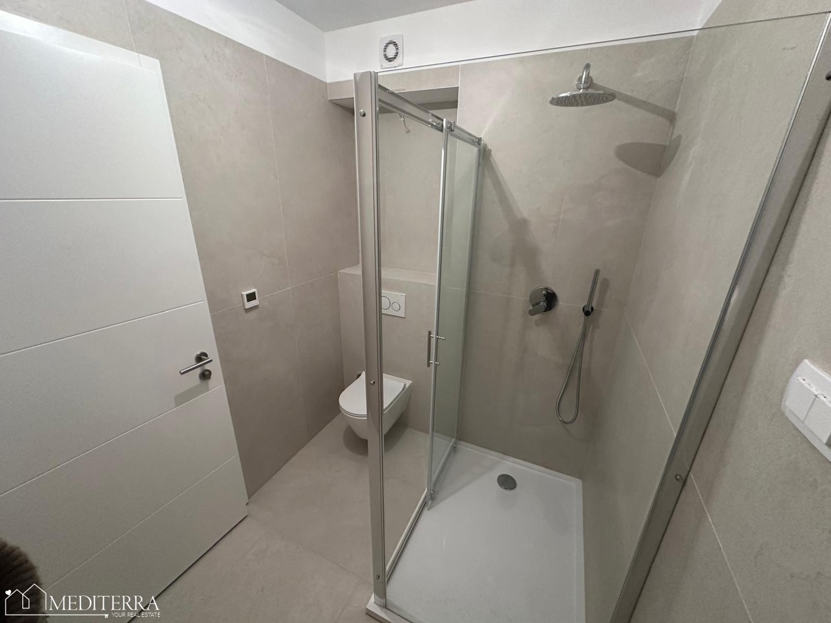 Apartma v drugem nadstropju novogradnje, 500 m od morja, Vabriga, Istra