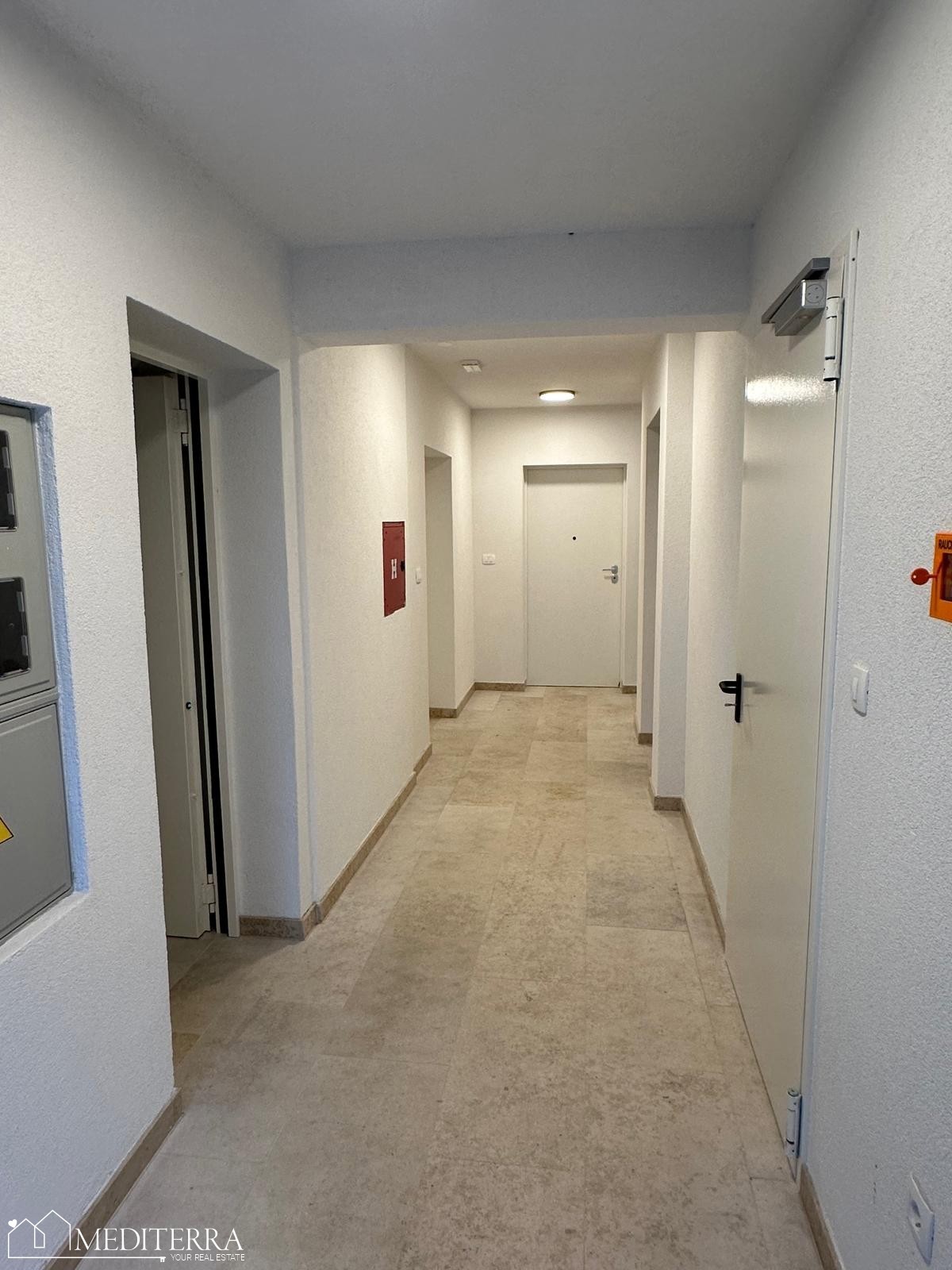 Apartma v drugem nadstropju novogradnje, 500 m od morja, Vabriga, Istra