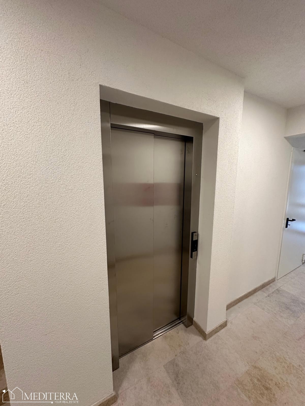 Apartma v drugem nadstropju novogradnje, 500 m od morja, Vabriga, Istra