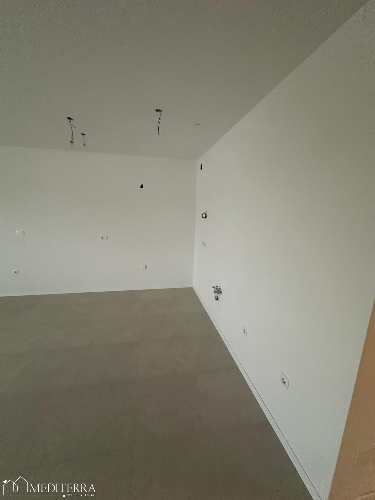 Apartma v drugem nadstropju novogradnje, 500 m od morja, Vabriga, Istra