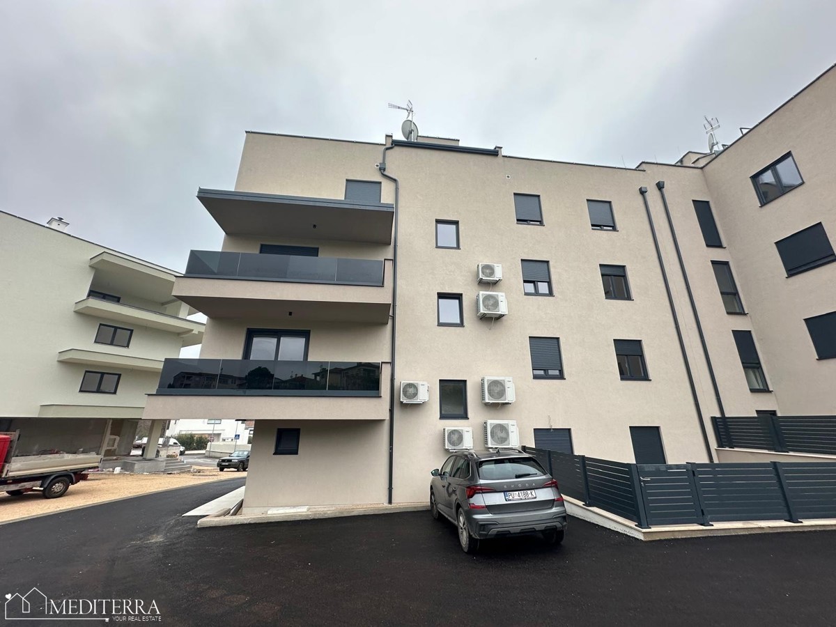 Apartma v drugem nadstropju novogradnje, 500 m od morja, Vabriga, Istra