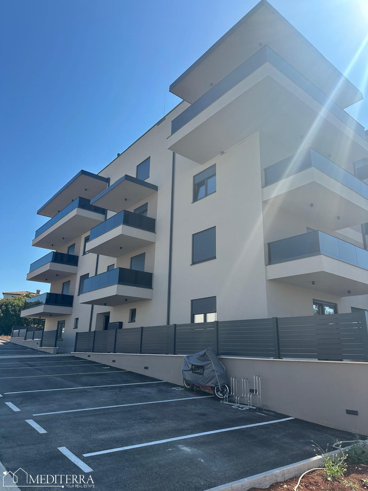 Apartma v drugem nadstropju novogradnje, 800 m od morja, Vabriga, Istra