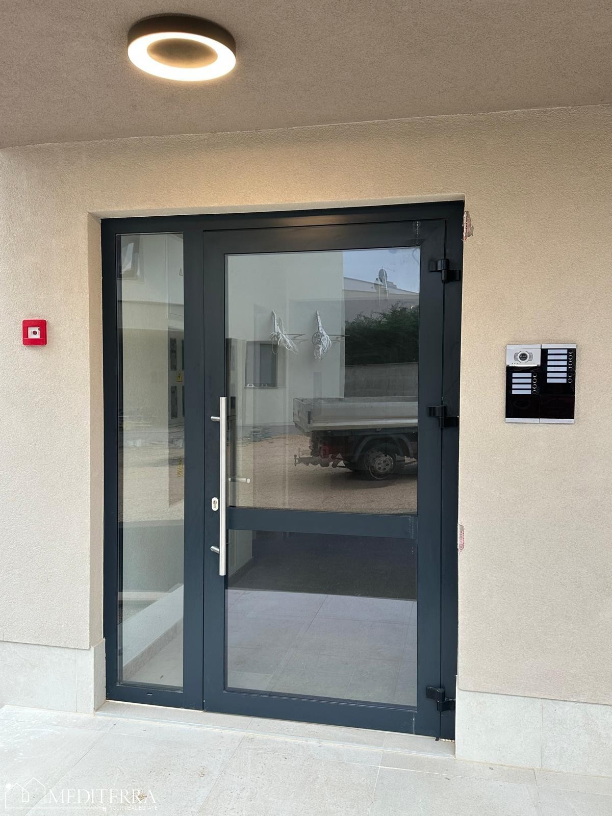 Apartma v drugem nadstropju novogradnje, 500 m od morja, Vabriga, Istra