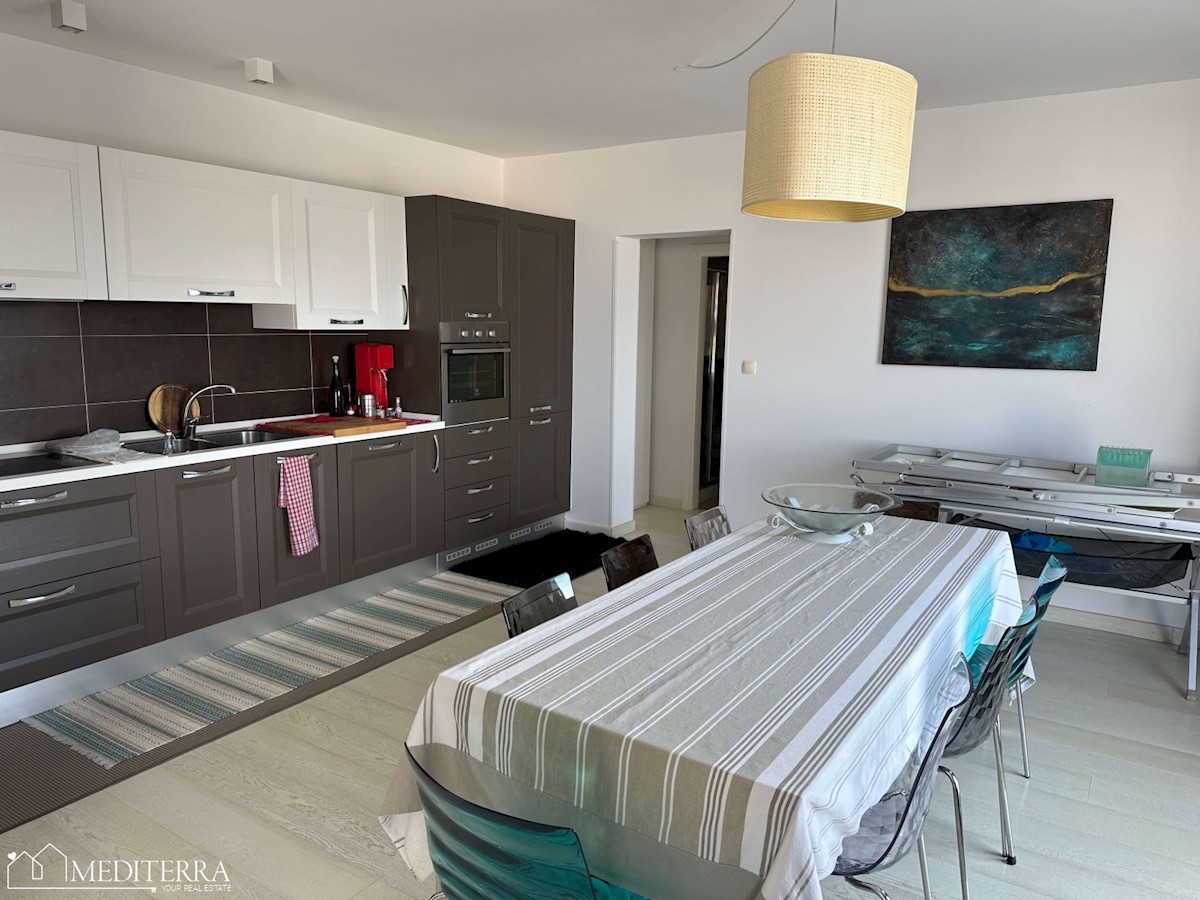 Prostoren apartma s pogledom na morje, Novigrad, Istra