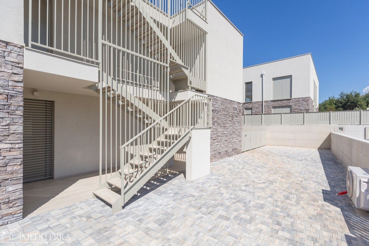 Apartma v prvem nadstropju s pogledom na morje v bližini Novigrada, Istra