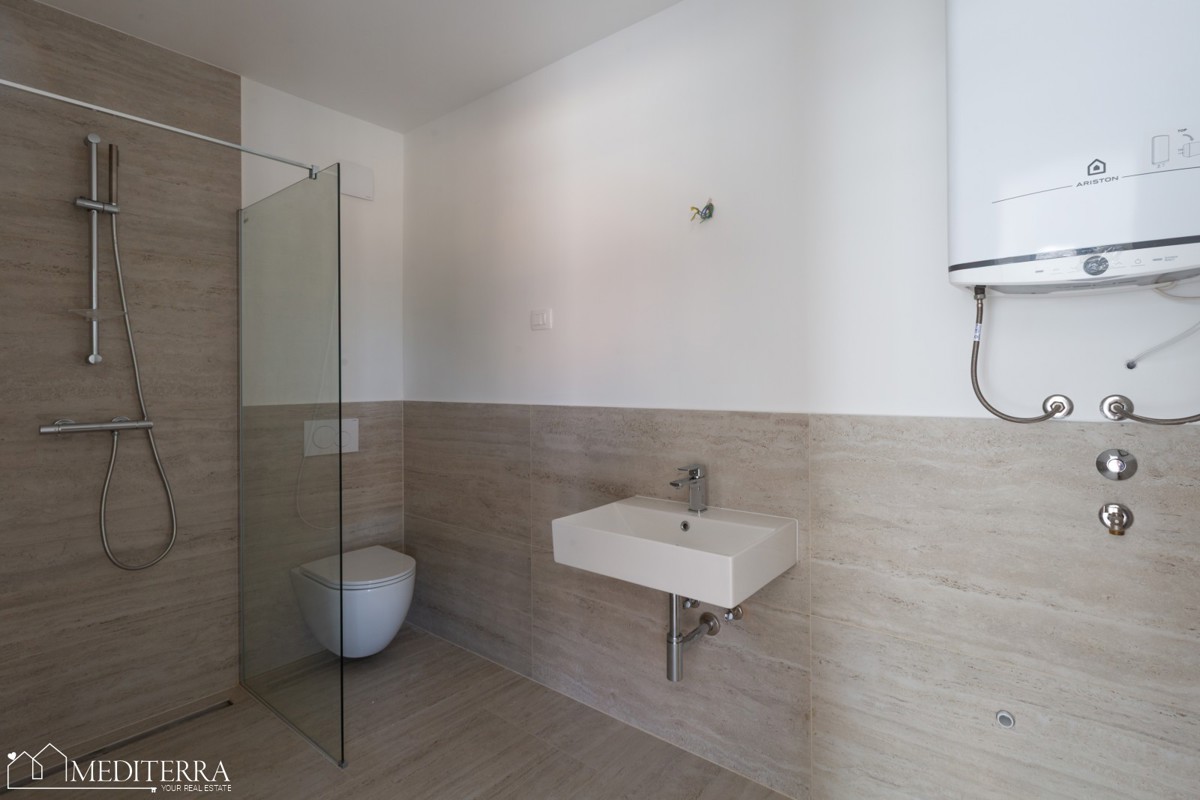 Apartma v prvem nadstropju s pogledom na morje v bližini Novigrada, Istra