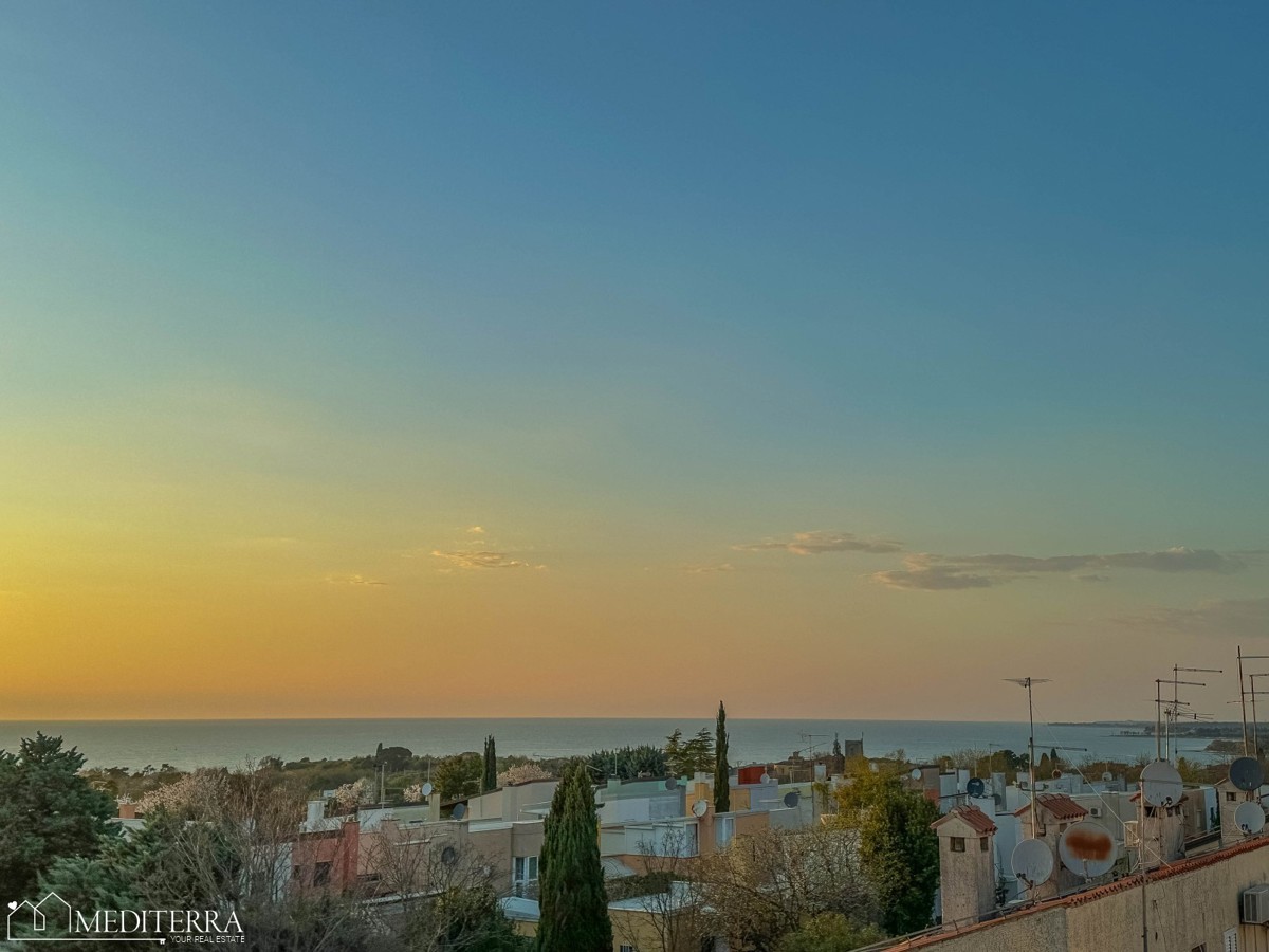 Prenovljeno stanovanje z dvema spalnicama in pogledom na morje, Novigrad, Istra