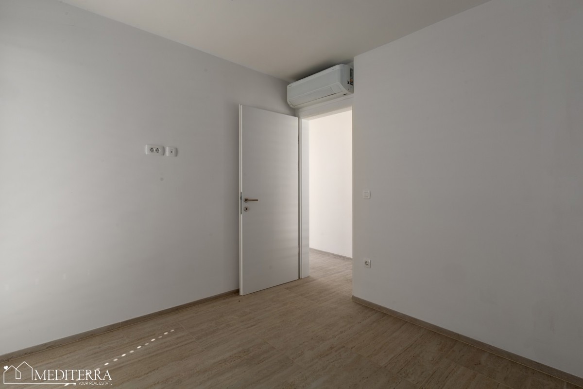 108m2 stanovanje z velikim dvoriščem v bližini morja, Novigrad, Istra