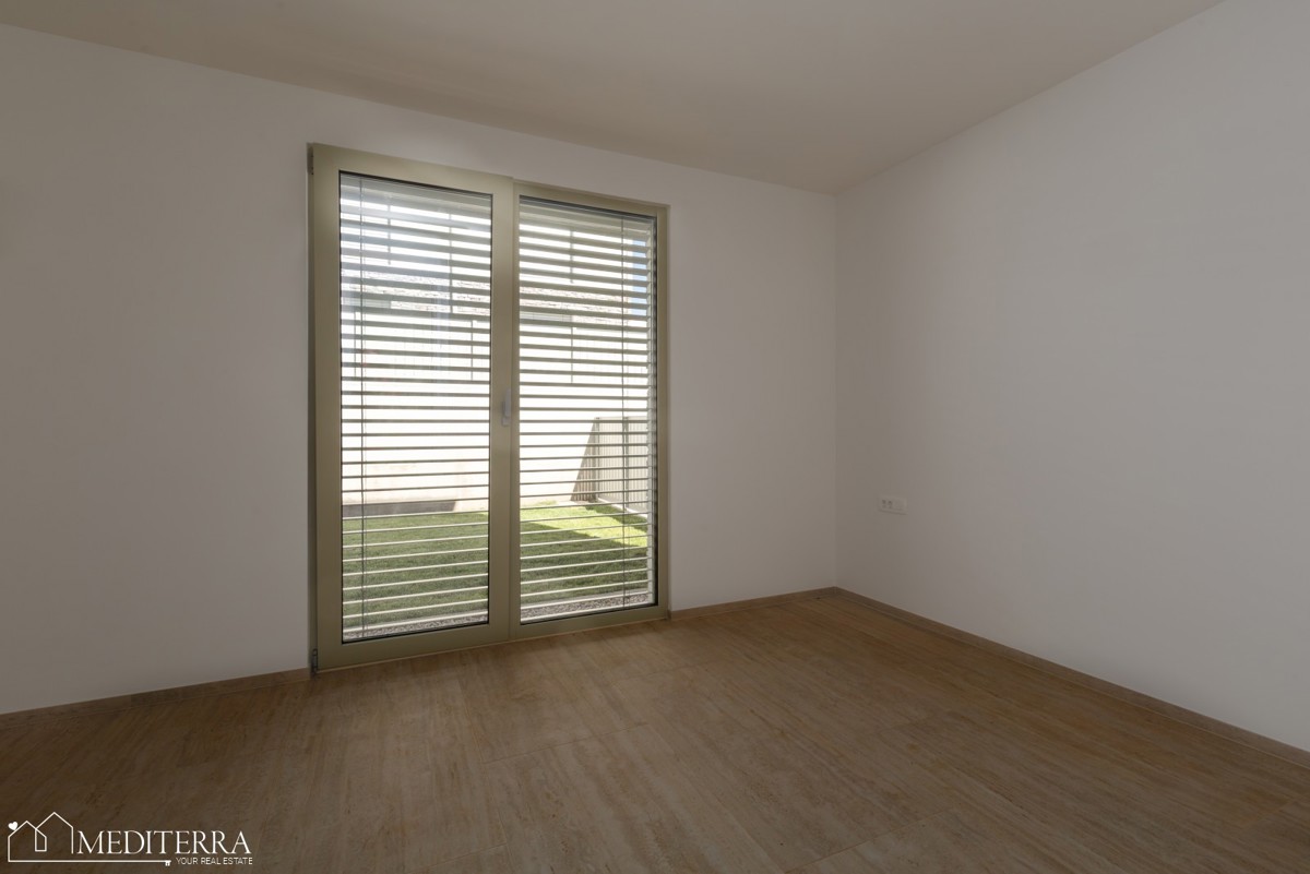 108m2 stanovanje z velikim dvoriščem v bližini morja, Novigrad, Istra