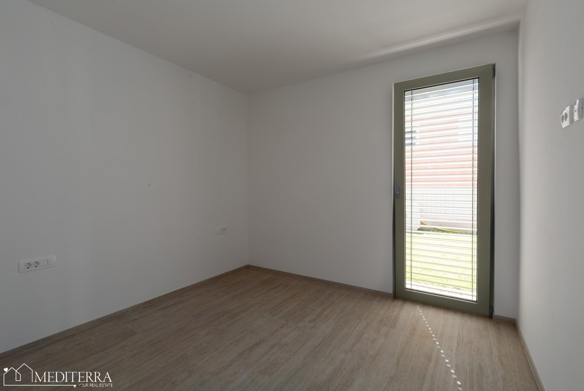 108m2 stanovanje z velikim dvoriščem v bližini morja, Novigrad, Istra