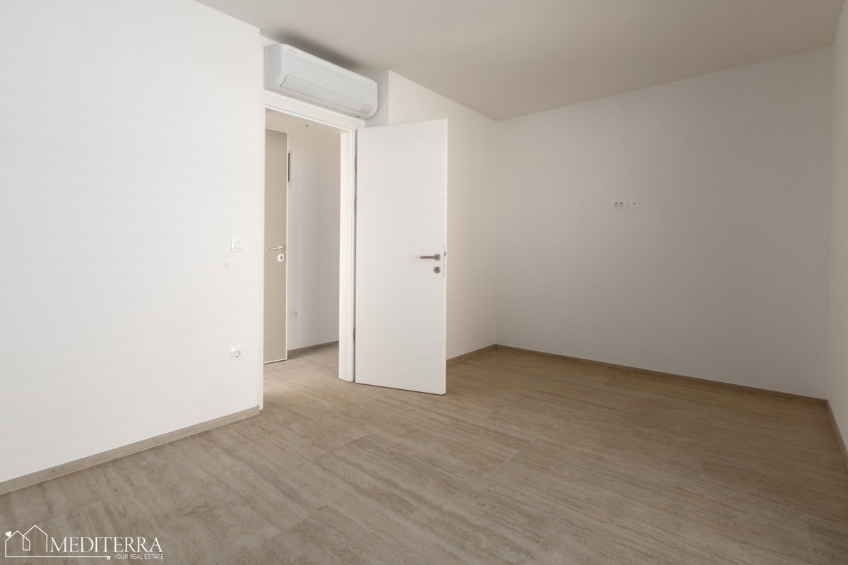 108m2 stanovanje z velikim dvoriščem v bližini morja, Novigrad, Istra