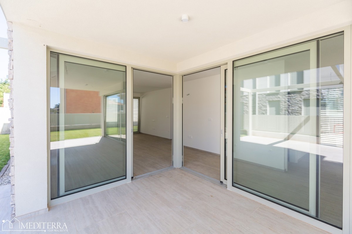 108m2 stanovanje z velikim dvoriščem v bližini morja, Novigrad, Istra