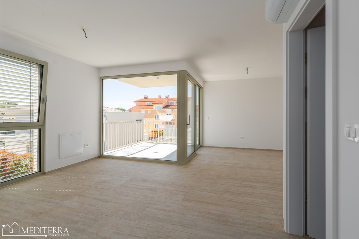 Stanovanje v prvem nadstropju s strešno teraso, Novigrad, Istra