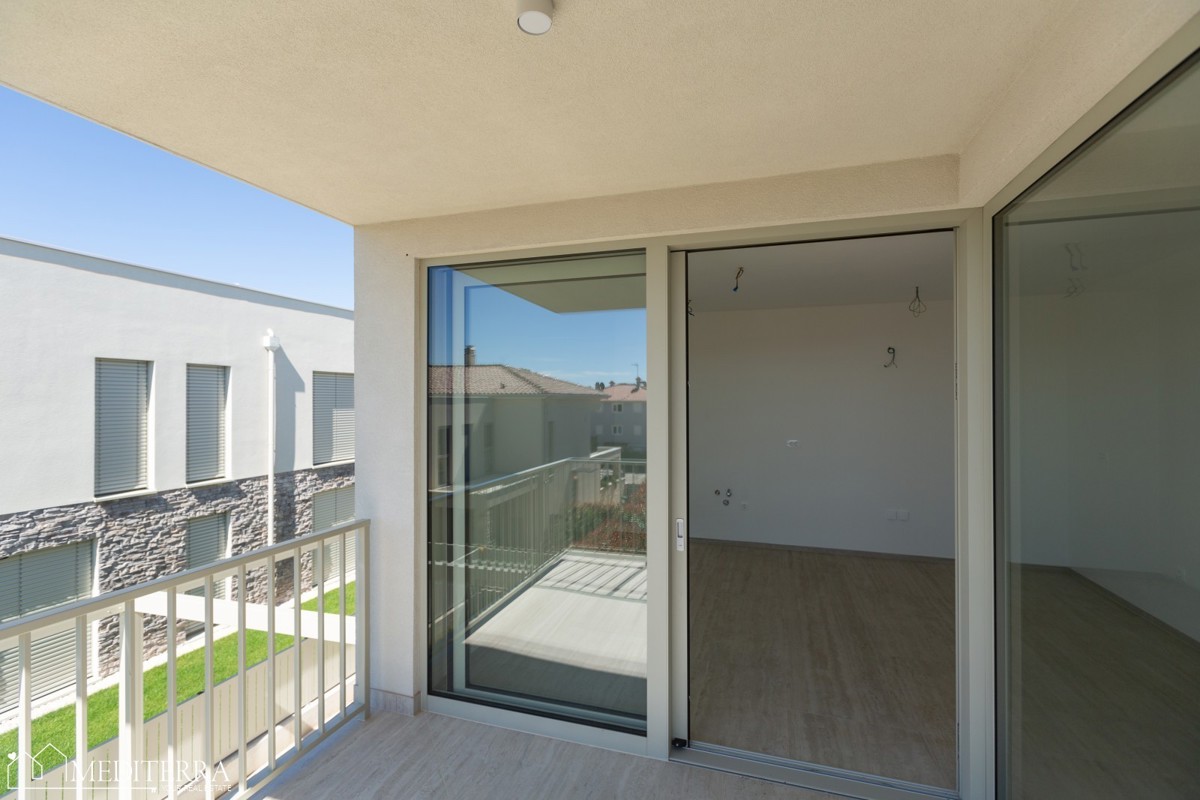 Stanovanje v prvem nadstropju s strešno teraso, Novigrad, Istra