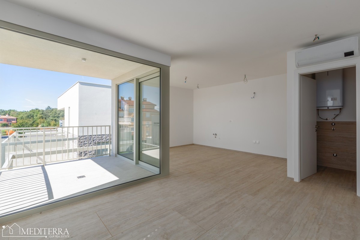 Stanovanje v prvem nadstropju s strešno teraso, Novigrad, Istra