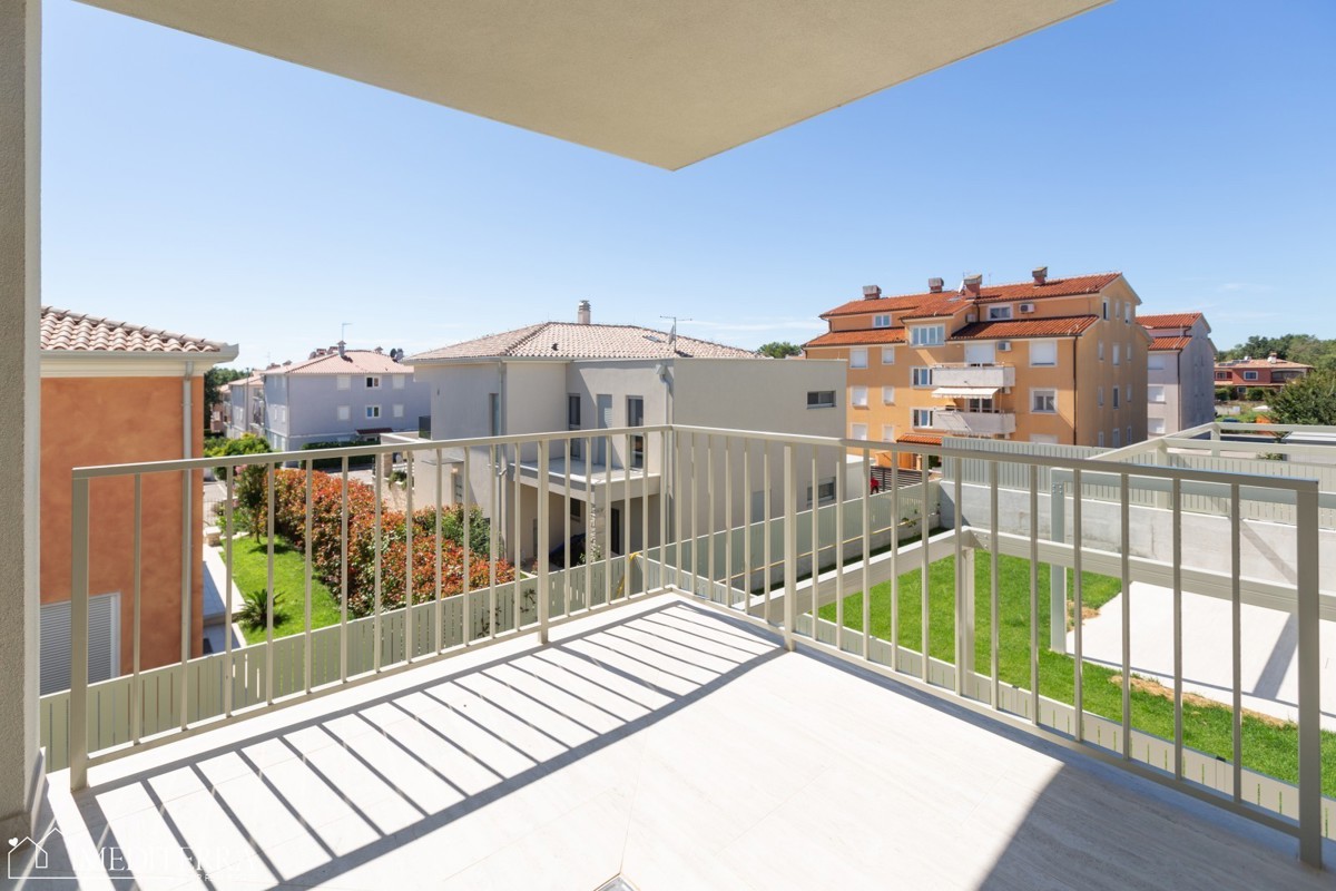 Stanovanje v prvem nadstropju s strešno teraso, Novigrad, Istra